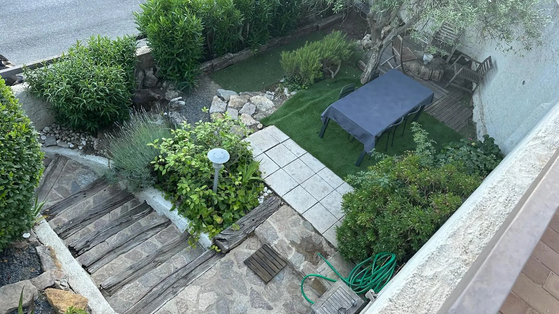 Appartement En Rez-De-Jardin De Villa Cogolin